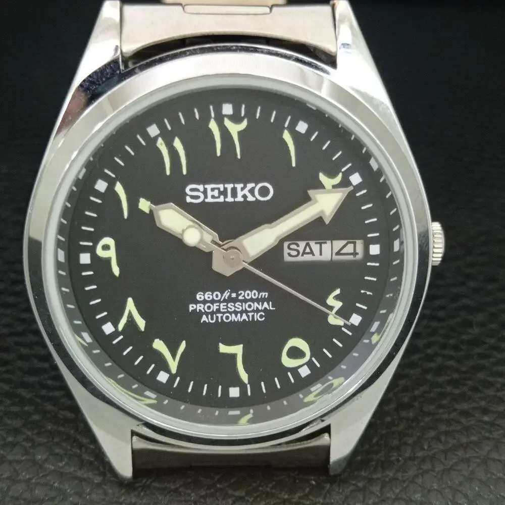 Vintage 1971 Seiko Automatic Mens Silver Watch W/daydate & Silver Accents